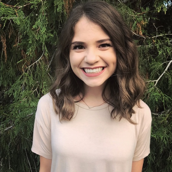 Meet your Posher, Allison - Picture 2 of 6